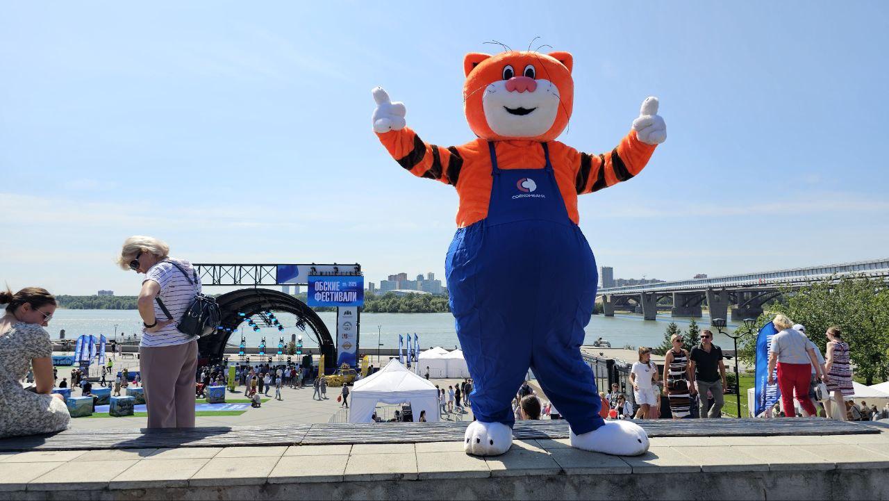 Фото Гигантская яичница и турнир по ловле рыбы. Опубликованы кадры масштабного «Пикник феста» на Михайловской набережной 24 - Сиб.ФМ Фото Гигантская яичница и турнир по ловле рыбы. Опубликованы кадры масштабного «Пикник феста» на Михайловской набережной 24